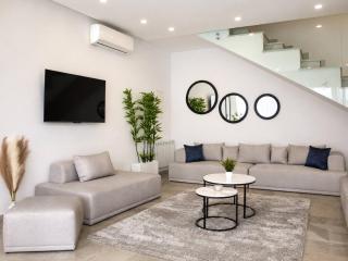Elegant Villa in Gammarth with Private Indoor Pool - 0