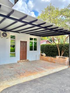 Tepak Nusuk Private Pool Homestay 5 Bedrooms 4 Bathrooms - 2