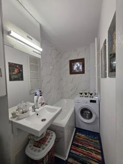 Quiet and Cozy Hidden Gem in City Center - 1