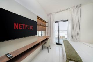 Modern Studio Near Metro with Pool Gym & Expo Access - 9