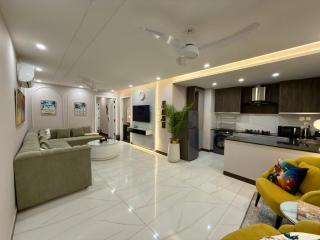 Tropical Suite - 2 Bedroom Apt by Lux Haven Stays - 4