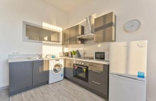 Cosy 1 Bed Budget Apartment in Dudley w WiFi - 3
