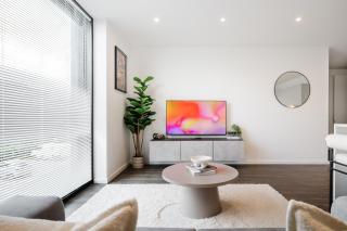 1 Bed City Centre Apt - Near AO Arena, Manchester Victoria Train Station, University of Salford - FREE 1HR EARLY CHECK-IN - 2