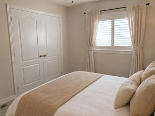 Luxury Furnished Private 2nd Floor Apartment - 8
