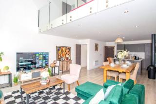 Charming 2-Bedroom Apartment in Bradford with City Views - 2