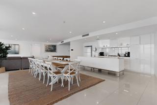 Sub-Penthouse Sky Home - Level 56 - Ocean & Skyline Views - Sleeps 12 - 5