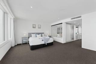 Sub-Penthouse Sky Home - Level 56 - Ocean & Skyline Views - Sleeps 12 - 3