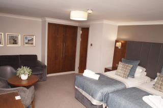 Golden Lion Hotel - 6