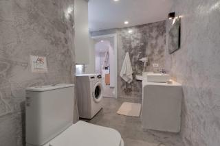 Authentic White 2Bd Flat Home in Emporio Santorini - 5
