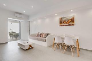 Authentic White 2Bd Flat Home in Emporio Santorini - 1