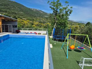 Luxury apartment,heated pool,football court,playground - 7