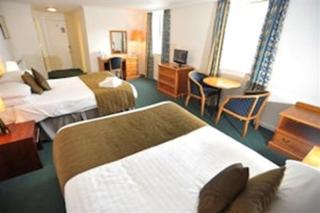 Golden Lion Hotel - 9