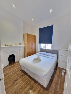 2 Bedroom Apartment near Clapham - 3