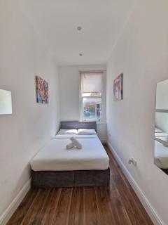 2 Bedroom Apartment near Clapham - 1