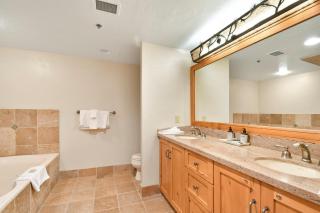 Grand Summit Hotel - Canyons Village, a RockResort - 8
