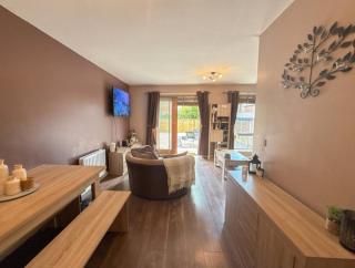 Modern 3BR House with Garden Near City Centre and free Parking - 3