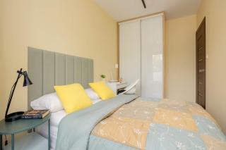 Stylish Apartment with Air Conditioning and a Private Garden by Noclegi Renters - 9