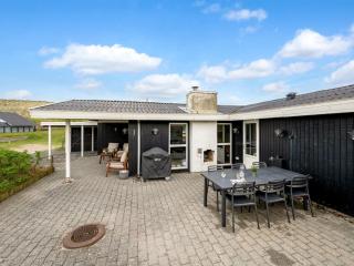 Holiday Home Assa - from the sea by Interhome - 2