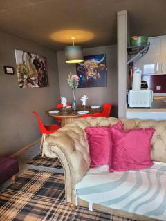 THE MOORINGS - 5