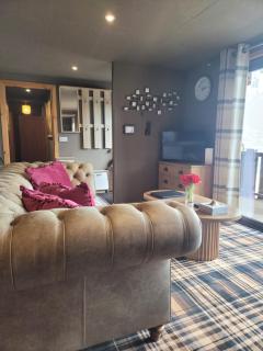 THE MOORINGS - 9