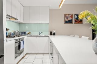 The Luxe Terrace - City Views, Free parking & Pool - 2