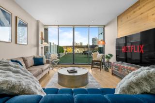 The Luxe Terrace - City Views, Free parking & Pool - 0