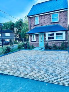 4BR Holiday Home for Contractors in Grain Rochester, Medway - 8