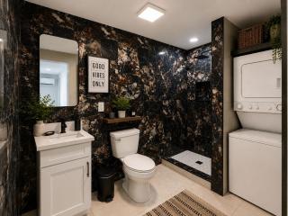 Tampa Airport 1B-1B Guesthouse - 1