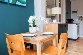 Loop Street 1-Bed Apartment with Parking - 1