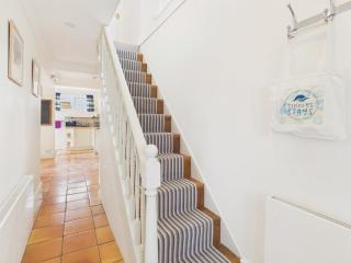 Coastal Cottage with Panoramic Harbour Views & Parking - 3