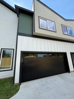 Brand New Luxe Townhome Near IAH & Downtown - 4
