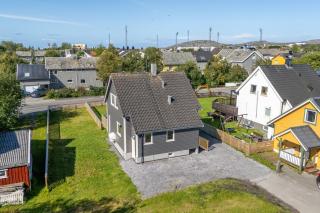 Modern 5BR House - Central - 2,5 Bathroom - Terrace - Parking - 6