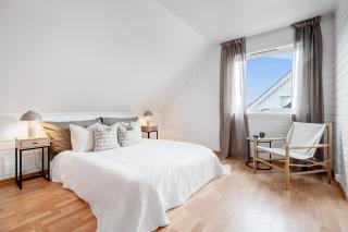 Modern 5BR House - Central - 2,5 Bathroom - Terrace - Parking - 5
