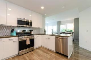 Snazzy 3BR City apt w Pool Spa Rooftop Lookout - 4