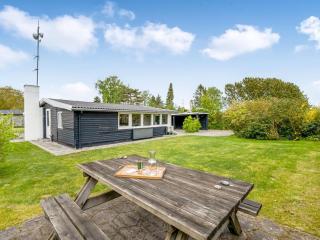Holiday Home Antonie - 700m from the sea by Interhome - 3