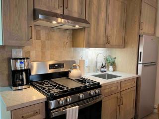Orion C, Cozy 1BR Retreat, Pool, Grill - 5