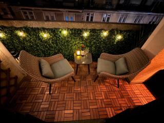 2BDR Balcony Apartment with Optional Garage near Parliament - 7