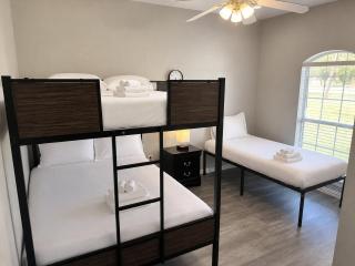 Tranquil 1,5 Acre Retreat with Modern Comfort - 6