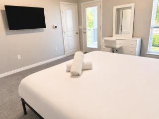Tranquil 1,5 Acre Retreat with Modern Comfort - 2