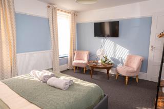 3BR Seaside Home with Easy Beach Access in Margate - 8