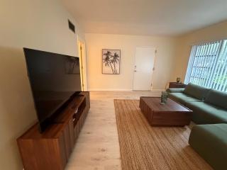 Mid Term Rental 2 Bedroom Retreat Steps to Lake Eola Thornton Park - 4
