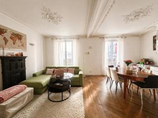 Comfort Parisian Room and Sofa Bed 1 min to Metro M4 & T3A Paris Chambre chez Habitant - 0