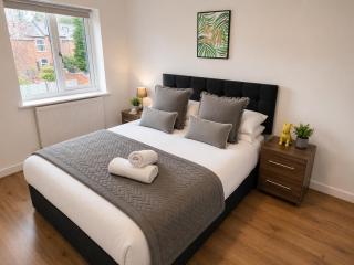 Convenient Manchester city centre 3BD with free parking - 9