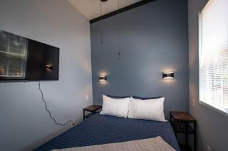 Midnight Blue - Cozy 2-bedroom Tiny Home in charming Anderson on Lake Hartwell - 8