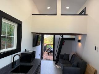Busted Pallet - Delightful 2-bed Tiny Home in charming Anderson on Lake Hartwell - 4