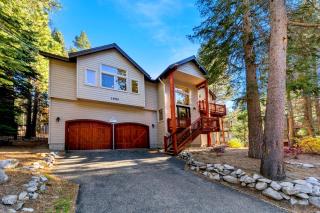Luxury Mountain Escape: BBQ Forested Balcony - 0