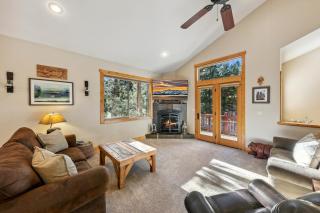 Luxury Mountain Escape: BBQ Forested Balcony - 5