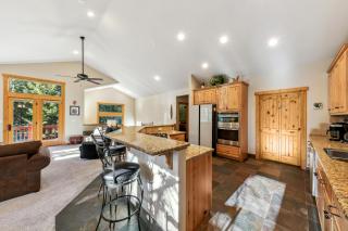 Luxury Mountain Escape: BBQ Forested Balcony - 2