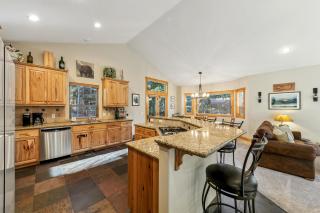 Luxury Mountain Escape: BBQ Forested Balcony - 1