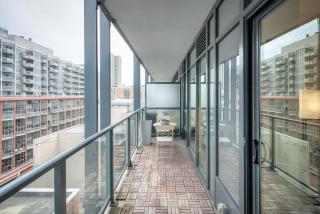 Modern Downtown Condo with Workspace & Balcony - 3